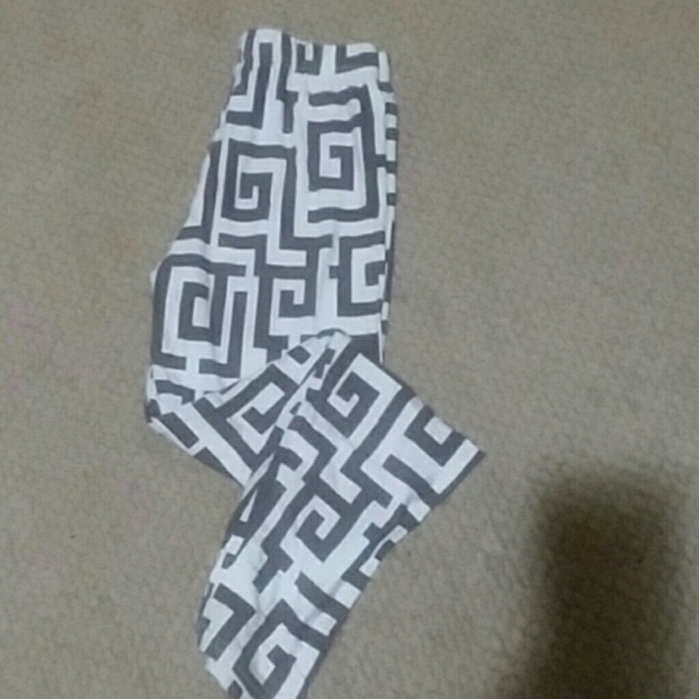 Greek print leggings...NWOT